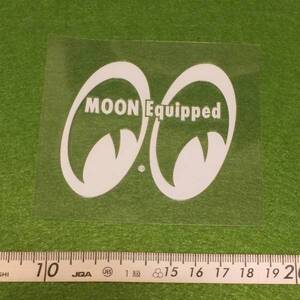 MOON Equipped Eyeshape Die Cut ステッカー 抜きデカール シール 白 右向き 転写式 ふち無し mooneyes moon eyes ムーンアイズ ダイカット