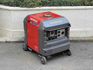 HONDA　2.8kVA インバーター発電機 EU28iS