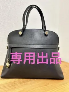 FURLAショルダーバッグ（チャーム付き）