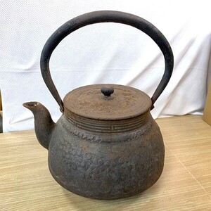 送料無料◆ 南部鉄器 鉄瓶 高陽堂 尾垂型 在銘 茶道 茶道具 金属工芸 現状品 中古品