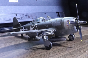 タミヤ 1/72 P-47Dサンダーボルト 完成品