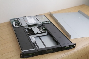 【FUJITSU 富士通】（ETERNUS LT20）（LT20RSH1）テープライブラリ 2014年製　ジャンク　管ざ5961