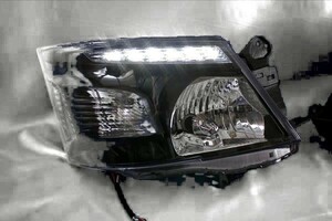 NV350 E26 キャラバン ホワイト 片側6発 LEDライン付き インナーブラック キセノン HID ヘッドライト 左右セット レベライザー対応