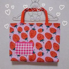 New❕️可愛い❤いちごいっぱいのレッスンバッグ　ハンドメイド　トートバッグ