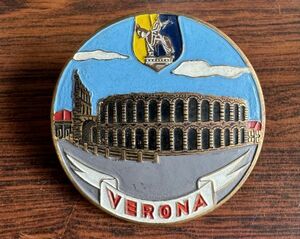 ビンテージカーバッジ　 イタリア Verona 1