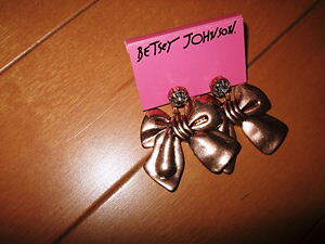 新品タグ即決●Betsey Johnsonリボンピアス●5500円