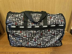 レスポートサック LeSportsac ビック ボストン モノクロ　鍵柄 旅行