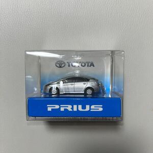 トヨタ 3代目プリウス 後期　TOYOTA PRIUS 非売品 LED ミニカー キーホルダー　シルバーメタリック　銀　カラーサンプル　ディーラー