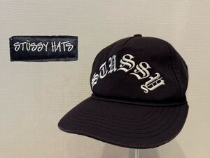 ★STUSSY★ステューシー★INVADERS★オールドイングリッシュロゴ★スナップバック★ベースボールキャップ★野球帽★帽子★ブラック★黒★