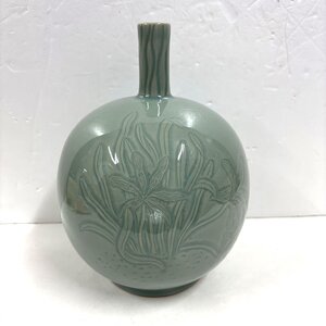 【41】【併売・店頭引取可】金陵陶器 康津青磁 高麗青磁 蘭紋花入 韓国 朝鮮 陶磁器 高級陶磁器 長期保管品