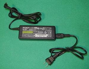 ＜美品・動作品＞SONY（ソニー） AC ADAPTER VGP-AC19V37　19.5V 3.9A