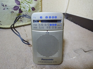 送無料★パナソニック　コンパクトFM・AMラジオ　RF-P70　ワイドFM対応　動作品 　感度良好　やや綺麗　