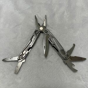 レザーマン LEATHERMAN 【並品】マルチツール シルバー REV アウトドア　キャンプ　ツール