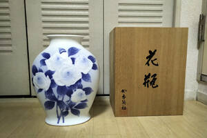 香蘭社 染付陽刻薔薇 花瓶 高27cm 比較的美品