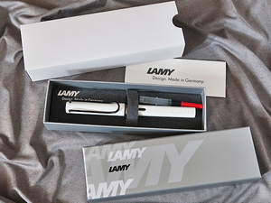 ラミー ☆ LAMY ☆ サファリ ホワイト with フラック・クリッフ 2019年限定品