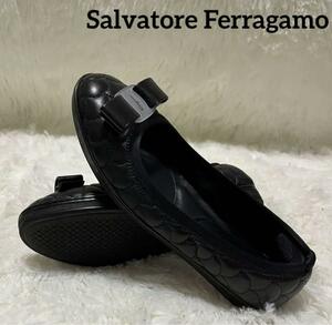 【美品】Salvatore Ferragamo フラット　キルティング　黒　レディース リボン フラットシューズパンプスブラックカッティングキルティング