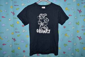  Ｄｉｅｓｎｙ　Ｓｔｏｒｅ　ディズニー　ＧＲＵＭＰＹ　グランピー・　半袖シャツ　黒系色　サイズ：Ｓ（中古）