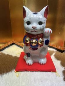 ■陶器■招き猫■ねこ■置物■22㎝■模様入りネコ検索■伊万里■瀬戸■九谷■レトロアンティーク■縁起物■