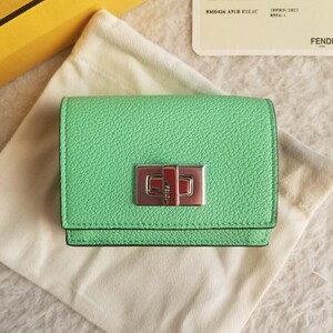 新品 FENDI フェンディ ピーカブー マイクロ 3つ折り財布 EDAMAME 8M0426A91BF1L1C