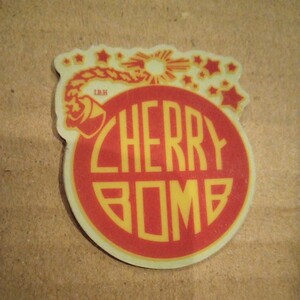 即決 ＣＨＥＲＲＹ ＢＯＭＢ ステッカーシールデカールアメリカン雑貨さくらんぼヘルメットオイルタンクガレージガラスドアシャッター