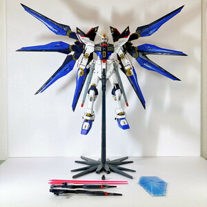 ストライクフリーダムガンダム MG 組立品 機動戦士ガンダムSEED DESTINY ガンプラ 1／100