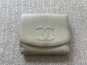 ☆CHANEL シャネル ☆財布 ☆二つ折り ☆白、アイボリー、クリーム色☆キャビアスキン ☆レザー☆ココマーク