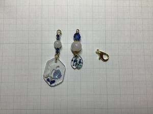 ★ ハンドメイドアクセサリー　(376-2) チャーム・ピアス・キーホルダーなどにお役立て下さい。【金具付きです】　★