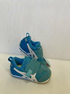 ●お買い得！asics　SUKUSUKU　アイダホBABY　TUB168　3842　13.5㎝　ブルーカラーに白のラインでおしゃれ　つま先日焼けで黄ばみあり