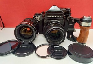 ■ PENTAX 67 ボディ TTLファインダー 2.4/105 4.5/75 レンズ 中判フィルムカメラ 動作確認済 木製グリップ 付属品 ペンタックス