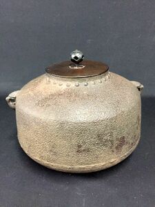 Q707【宝珠摘銅蓋岩肌 風炉釜】茶釜 重さ約4kg/80