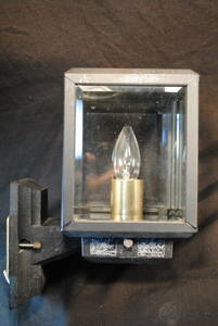 小2　セキスイ　ヨーロッパ街灯形　金属枠　ガラス張り　自動センサー付　玄関灯　60W　SHA406