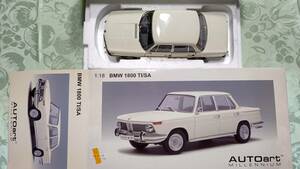 823-5 AUTOart オートアート 70623 BMW 1800 TI/SA NEUE KLASSE STREET CAR (CHAMONIXWHITE)