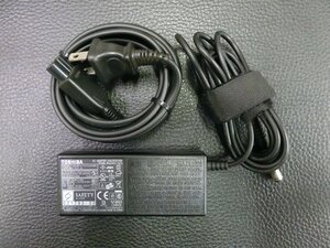 中古 TOSHIBA(東芝) ACアダプター PA3241U-1ACA 差込外径: 6.5mm 入力: 100-240V 1.1-0.6A 出力:15V/3A コンセント: 2極 管理No.05697