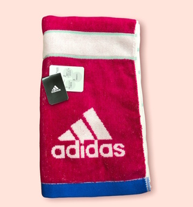 ややB品★新品タグ付 アディダス adidas★スポーツタオル★銀の力で抗菌防臭 部屋干し匂い抑制効果 AG Fresh ロゴ入り/rd★￥1650