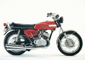 カワサキ 500-SS H1 マッハⅢ 赤 1969年 絵画風 壁紙ポスター 特大A1版 830×585mm（はがせるシール式）007A1