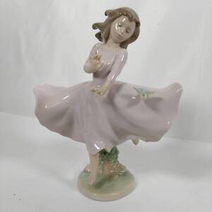 LLADRO リヤドロ フィギュリン 6412 小鳥とダンス 女の子 少女 西洋工芸 陶磁器人形 置物 インテリア KI2505