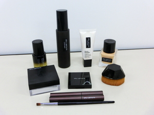 6113PNZ◎shu uemura シュウウエムラ 化粧品 コスメ まとめて10点セット フェイスパウダー/ファンデーション/美容液/ブラシ など◎中古