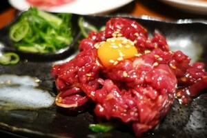 ユッケ 桜肉 冷凍カナダ産馬刺し ユッケ 5パック 馬刺し馬ユッケ 桜ユッケ（上赤身） 50g×5パック 馬刺しユッケ 10kg迄送料同額 同梱可能