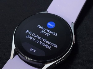 ※26247 SAMSUNG Galaxy Watch5 40mm シルバー 通電確認済み スマートウォッチ 個人保管品