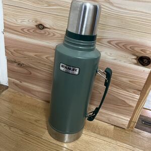 STANLEY スタンレー　1.9L水筒　旧ロゴSTANLEY 水筒 スタンレー 保冷 保温 アウトドア キャンプ ボトル スポーツ クラシック 