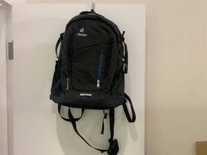 【13771】deuter ドイター リュックサック StepOut 22 メンズ レディース ブラック グレー バックパック★中古★キレイ目彡