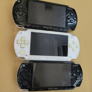 57.PSP1000/2000。プレイステーションポータブル ソニー 本体のみ ジャンク 3台 バッテリー膨張 通電なし ブラック ホワイト