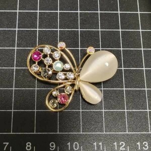 ジュエリーツツミ JEWELRY TSUTSUMI ブローチ カラフル ラインストーン 宝石 胸飾り アクセサリー ピンズ　蝶