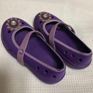 中古品　crocs クロックス　キッズ用サンダル　C９サイズ　16.5cm前後　パープル　紫色　女の子向き　送料390円　使用感あり