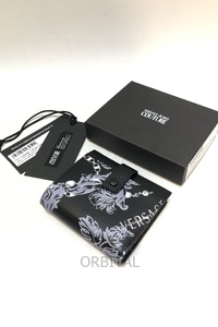 経堂) ヴェルサーチェ VERSACE JEANS COUTURE SAFFIANO LEATHER PRINT CHAIN BAROQUE ウォレット 二つ折り 75YA5PBA 美品