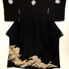 【春】20440o 黒留袖　五つ紋　比翼仕立　金駒刺繍　波頭に貝桶・七宝花・桐文