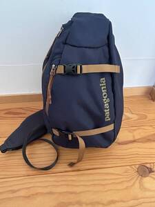 【美品】パタゴニア　アトム スリング8L　patagonia ATOM SLIMG　8L　ネイビー×ブラウン　