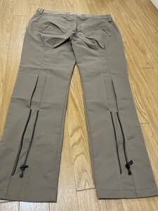 未使用新品　タグ付き　uniform experiment ユニフォームエクスペリメントSOLOTEX DRY STRETCH TWILL BACK ZIP PANTS BEIGE　サイズ4