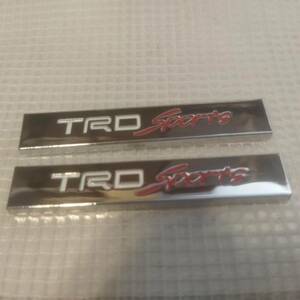 【ゆうパケット送料込】TRD Sports エンブレムプレート 白／赤 縦1.0cm×横6.0cm　2枚組　金属製　トヨタ　TOYOTA