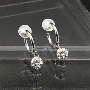 モアサナイト 0.8ct　サージカルステンレス　フープイヤリング　シリコンカバー付き（両耳合計1.6ct）